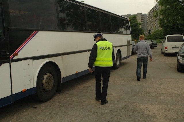 Przetrzymali dzieci w autobusie