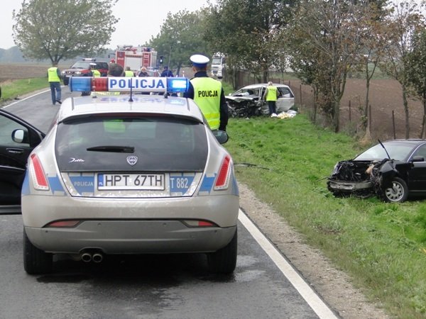Zginął policjant na służbie. Dwóch innych walczy o życie