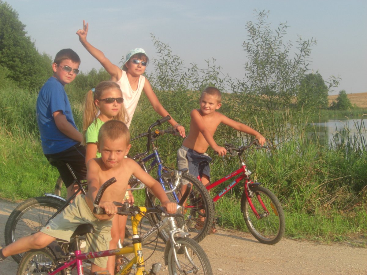 Na rowerze i przy ognisku   w Skowronach