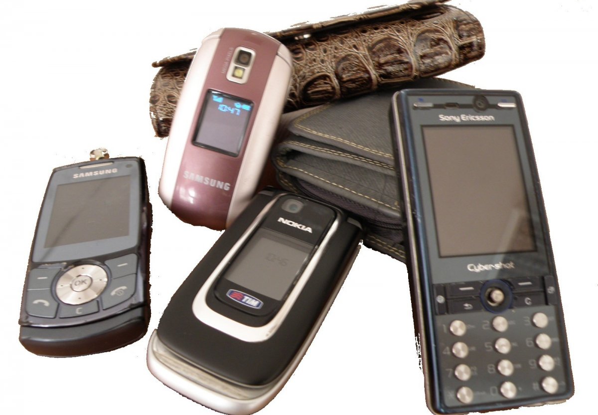 Przyłapani na kradzieży telefonów komórkowych