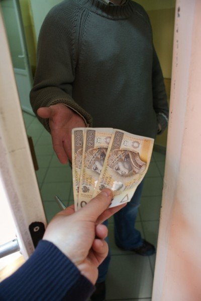 Policja ostrzega: uwaga na oszustów