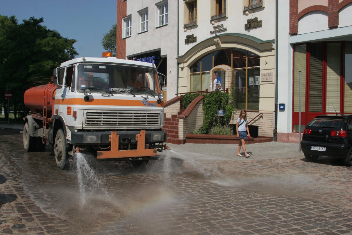 W upały elblążan nie schłodzą wodne kurtyny...