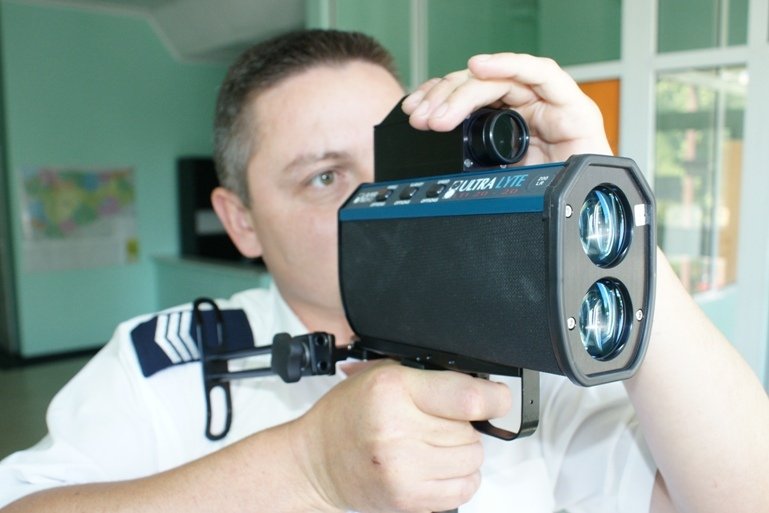 Elbląscy drogówka ma nową broń na piratów drogowych:dwa laserowe mierniki prędkości