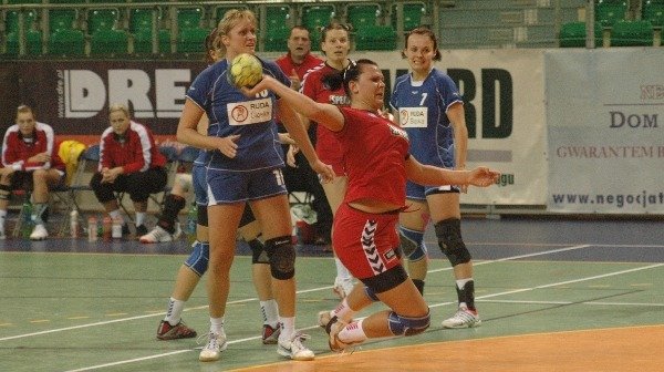 Liga z nowym szyldem, Start z nowymi zawodniczkami