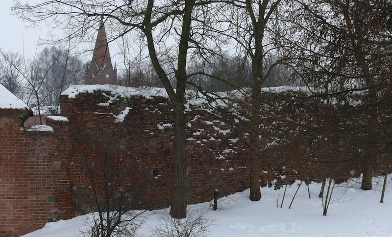 Burmistrz Pasłęka podpisał umowę na remont murów obronnych 
