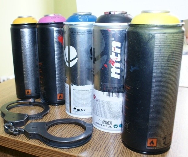 Dwie 18-letnie grafficiarki zatrzymane za sprayowanie budynków na ul. Tysiąclecia  