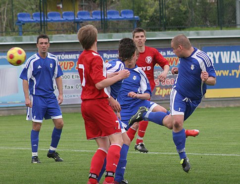 IV liga: pretendenci do awansu nie zwalniają tempa