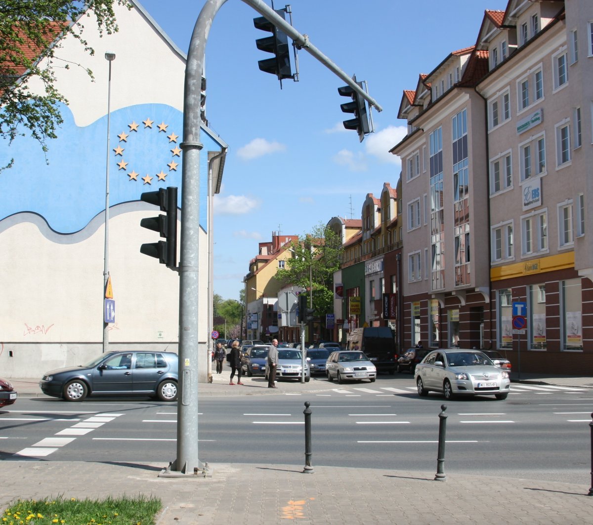 Nowe sygnalizatory świetlne, znaki i bariery energochłonne będą przy ul.Hetmańskiej