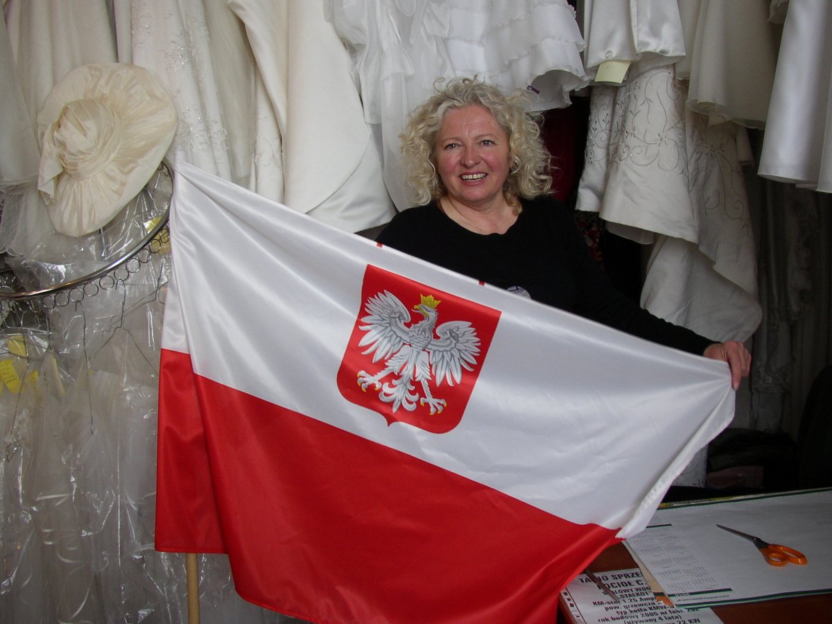 Flag w sklepach nie zabraknie. Najtańszą kupimy już za 10 zł   