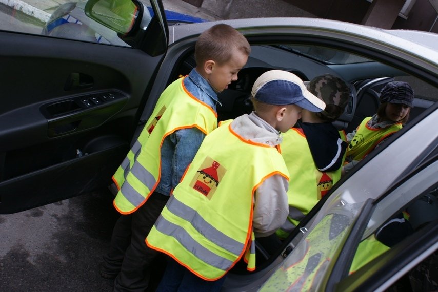 Uczniowie Szkoły Podstawowej nr 18 odwiedzili elbląskich policjantów