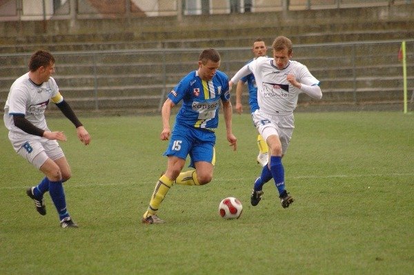 Kończyli mecz w ósemkę! Olimpia przegrała ze Świtem 0:2