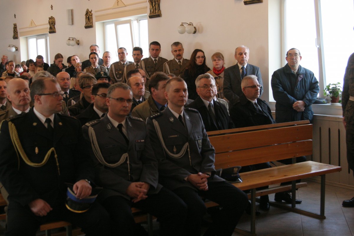 Hołd ofiarom katastrofy pod Smoleńskiem oddali elbląscy wojskowi 