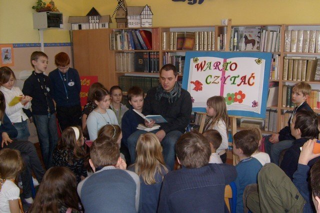 Autor bajek i opowiadań Grzegorz Kasdepke odwiedził Szkołę Podstawową nr 12