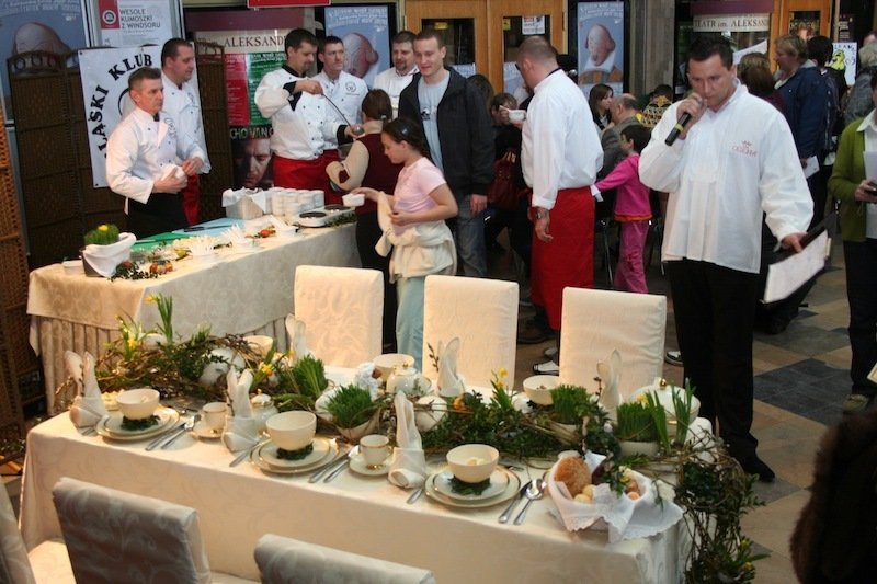 Wieszanie śledzia i zakopywanie żuru   