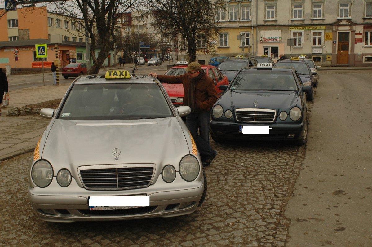 W Elblągu będzie mniej miejsc parkingowych