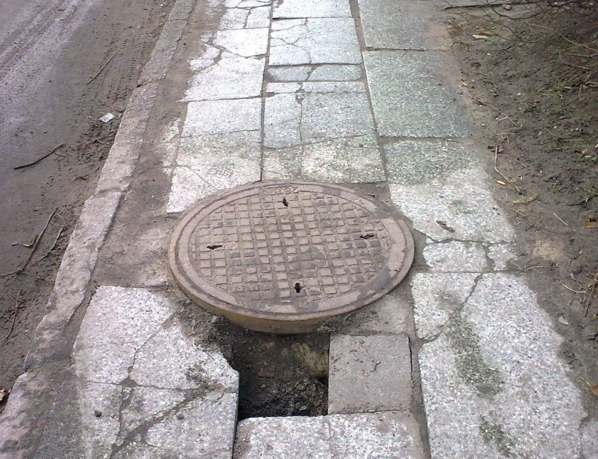Tak się chodzi w Elblągu po ul. Próchnika   