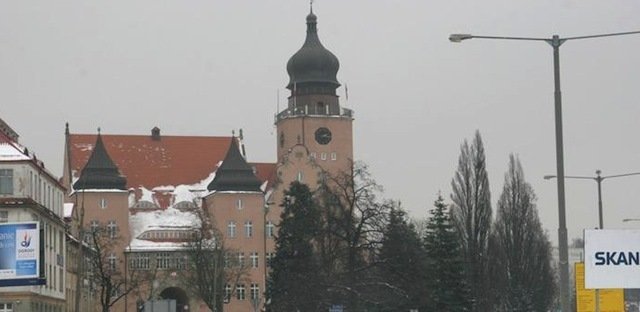  Drożej za mieszkanie w obciążonym kredytem domu    