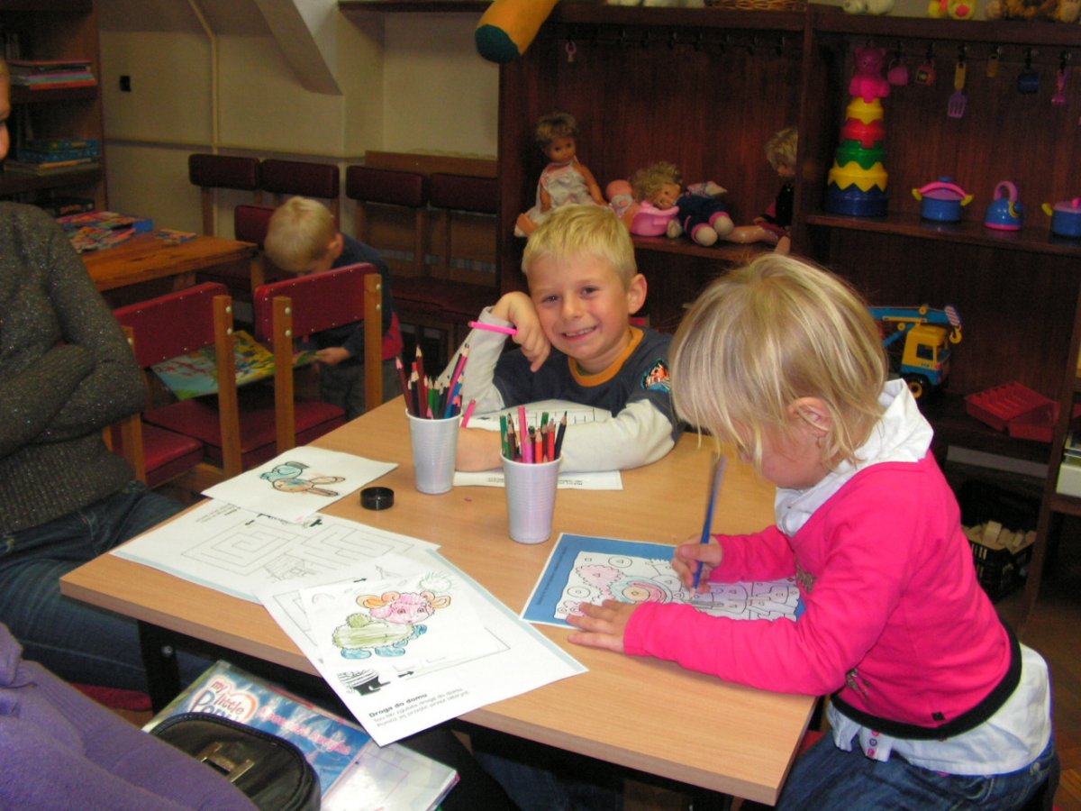Maluchy i dinozaury w pasłęckiej bibliotece 