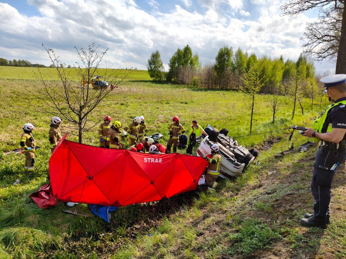 Wypadek na trasie Pasłęk-Orneta. Cztery osoby poszkodowane, w tym dzieci