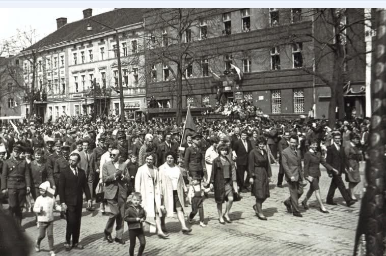 Takich pochodów już nie ma. Święto Pracy nabiera nowego sensu