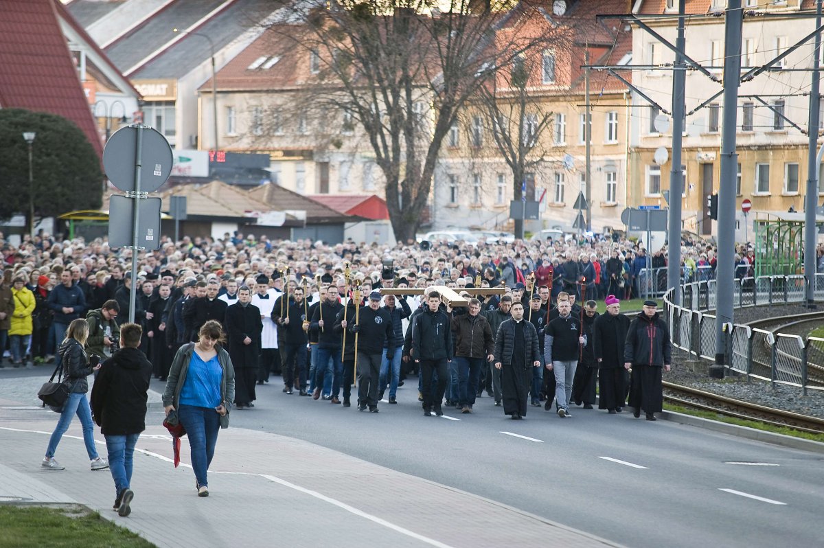 W środę Droga Krzyżowa w Elblągu. Biskup zaprasza wiernych [TRASA]