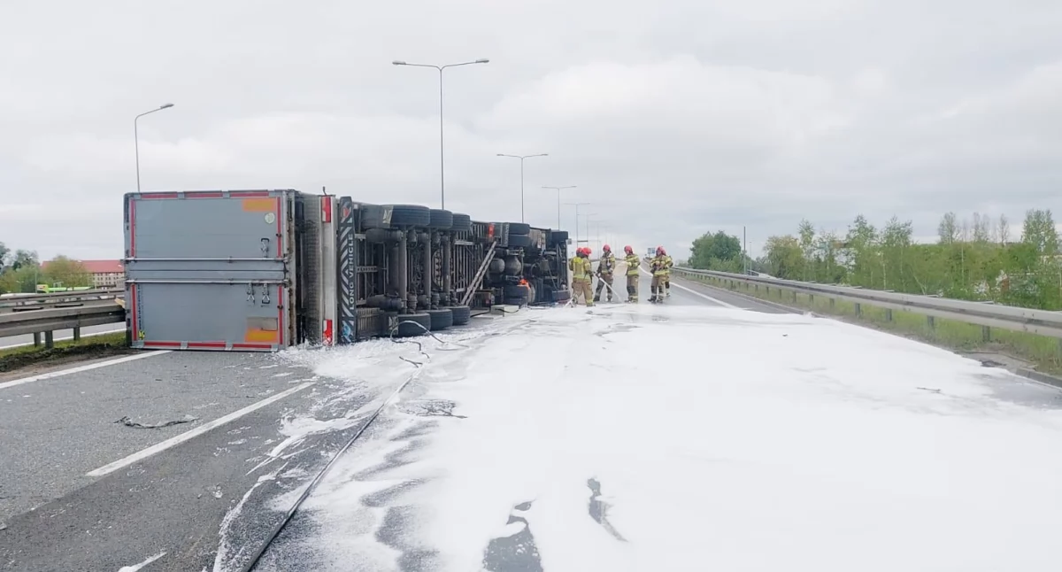 Wypadek ciężarówki na S7