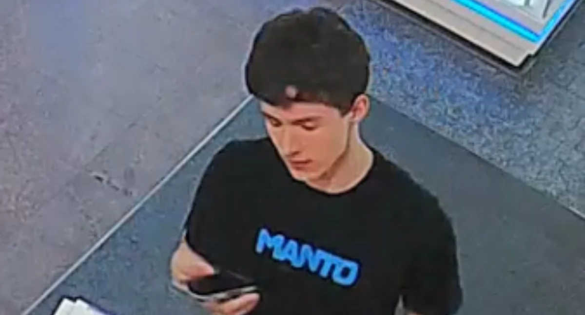 Policja szuka mężczyzny z monitoringu. Może mieć związek z oszustwem na blika