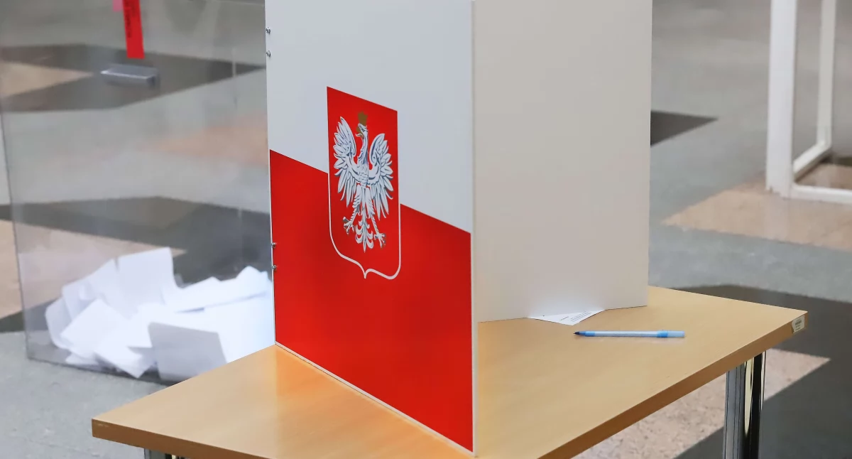 W Elblągu i Braniewie Trzaskowski, w powiatach Nawrocki