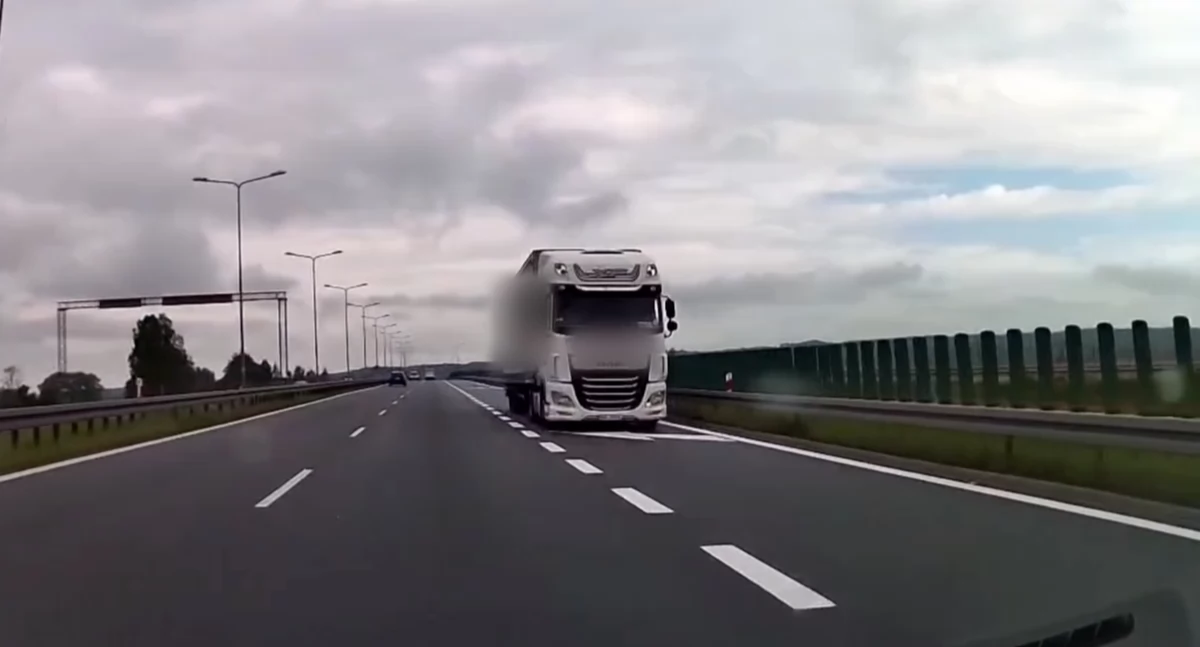 Jechał ciężarówką pod prąd na S7