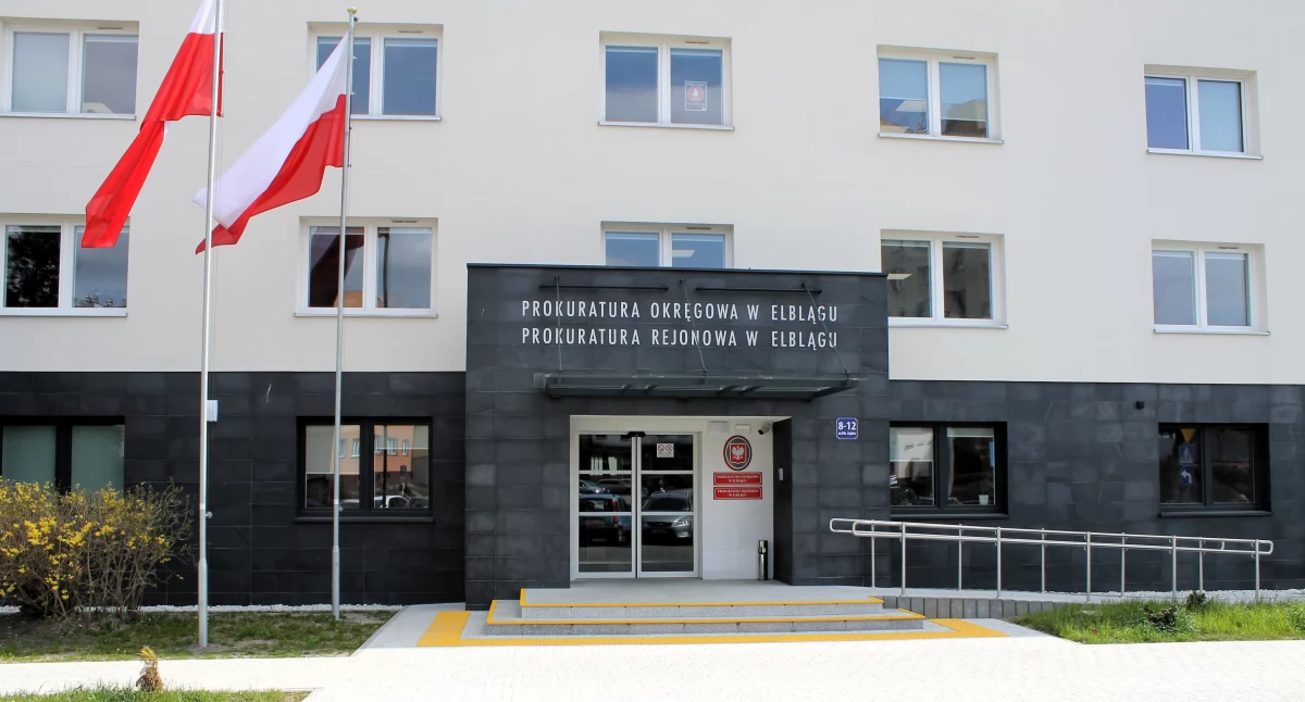 Urzędnik z Elbląga podejrzany o nękanie i wykorzystanie małoletniej