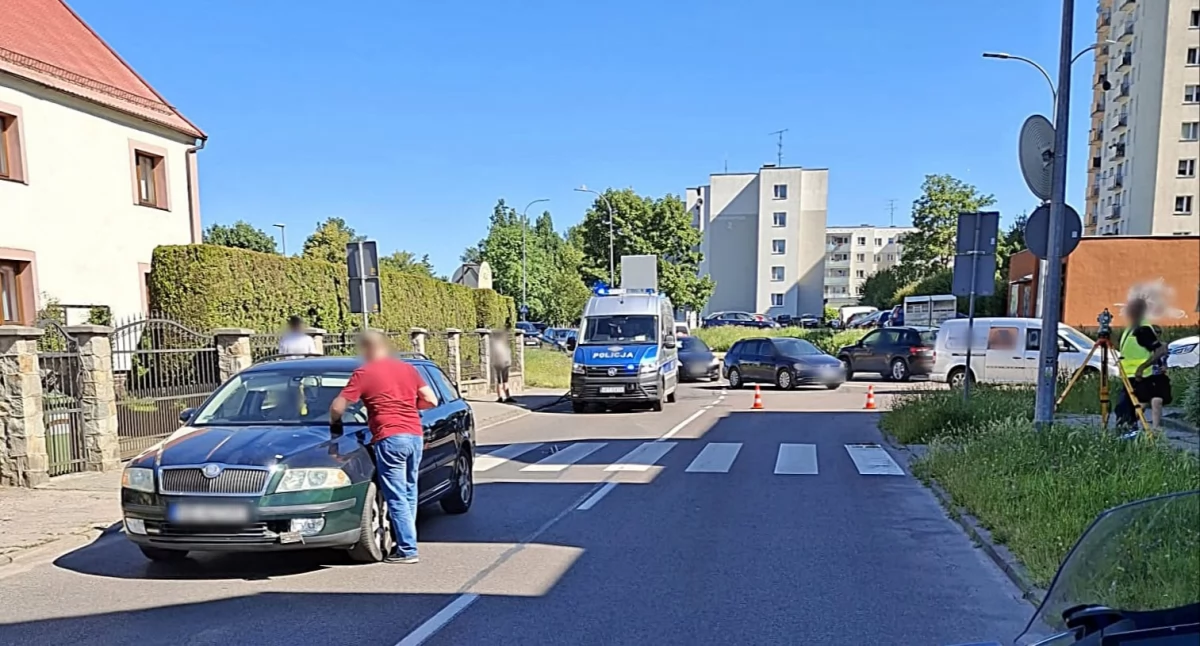 Wypadek na ulicy Orzeszkowej. Piesza w ciężkim stanie trafiła do szpitala