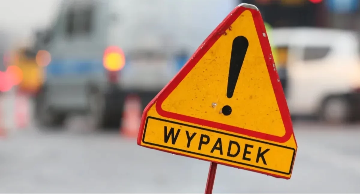 Wypadek drogowy w Dąbrowie, są ranni