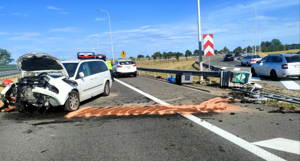 Uderzył autem w barierę i zablokował trasę S7