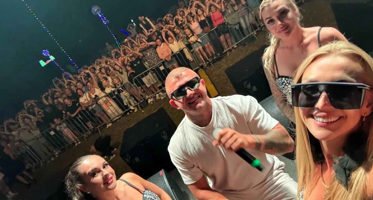 Dawid Narożny i polski Elvis na scenie we Fromborku