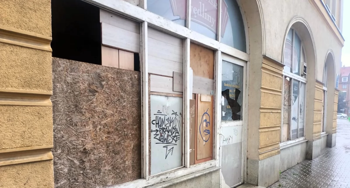 ”Wstyd! Wstyd! Wstyd!” Czytelniczka o lokalu przy ul. 1 Maja 