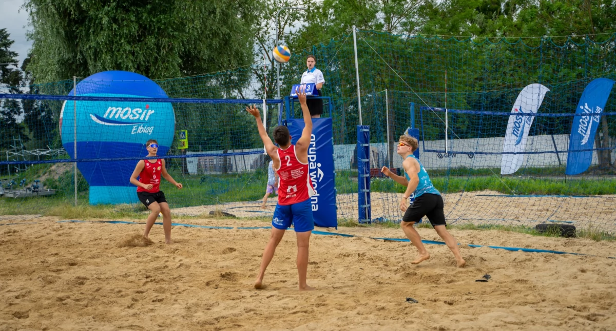 Wakacyjny turniej siatkówki plażowej w Parku Wodnym Dolinka