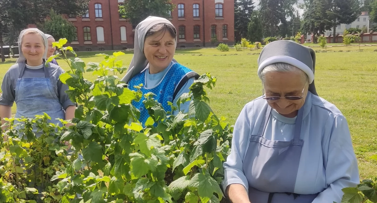 Bez gorsetu, ale w habicie