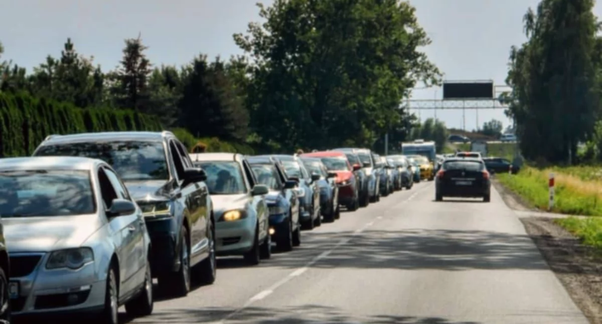 S7 z Elbląga nad morze: cztery wypadki i 11-kilometrowy korek. Co czeka kierowców w niedzielę