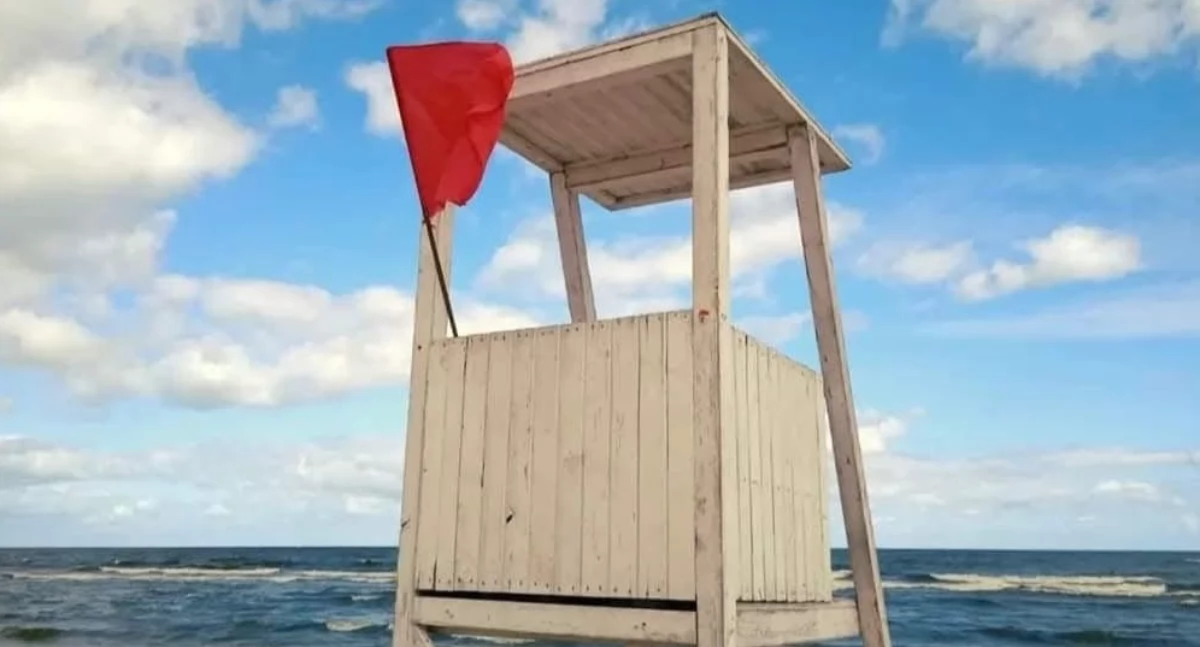 Czerwone flagi na plażach Mierzei Wiślanej