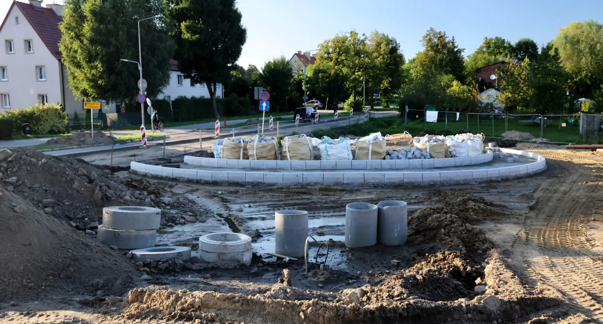 Trwa przebudowa ul. 13 Elbląskiego Pułku Przeciwlotniczego [ZDJĘCIA]