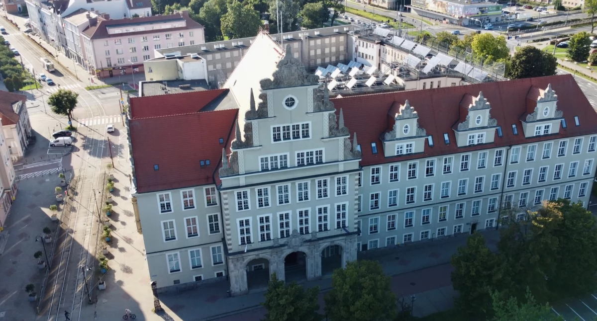 Nauczyciel z Elbląga stanie przed sądem. Częściowo przyznał się do winy