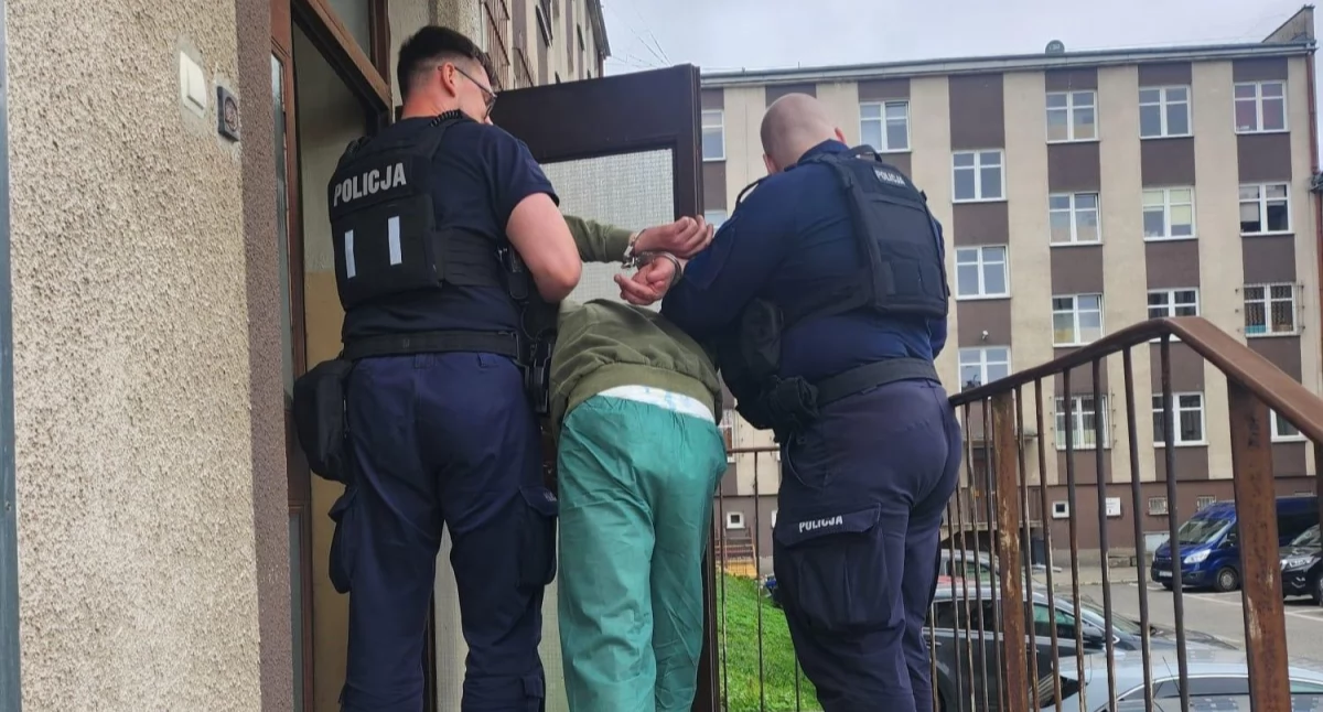 Zaatakował komendę koktajlem Mołotowa, odpowie przed sądem