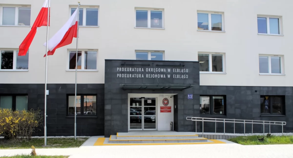 Miał przez lata wykorzystywać seksualnie dziecko. Rusza proces urzędnika