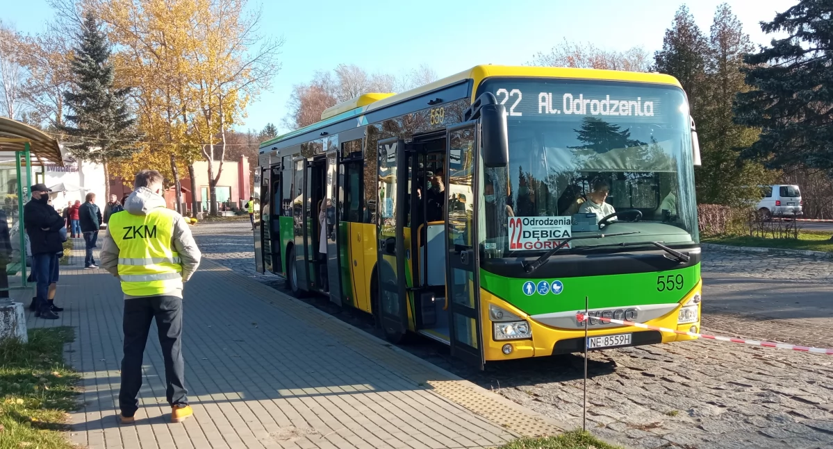 Sprawdź jak dojechać na cmentarze komunikacją miejską 