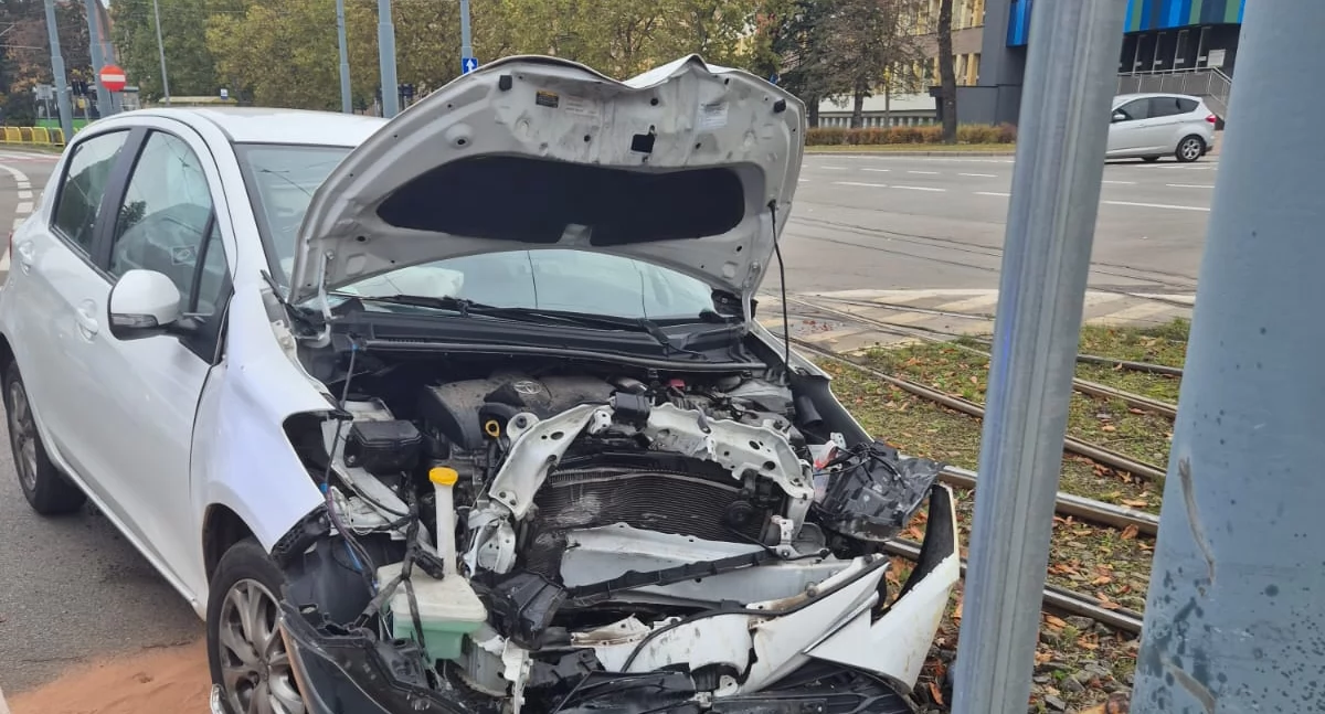 Chciał uniknąć zderzenia, uderzył w słup