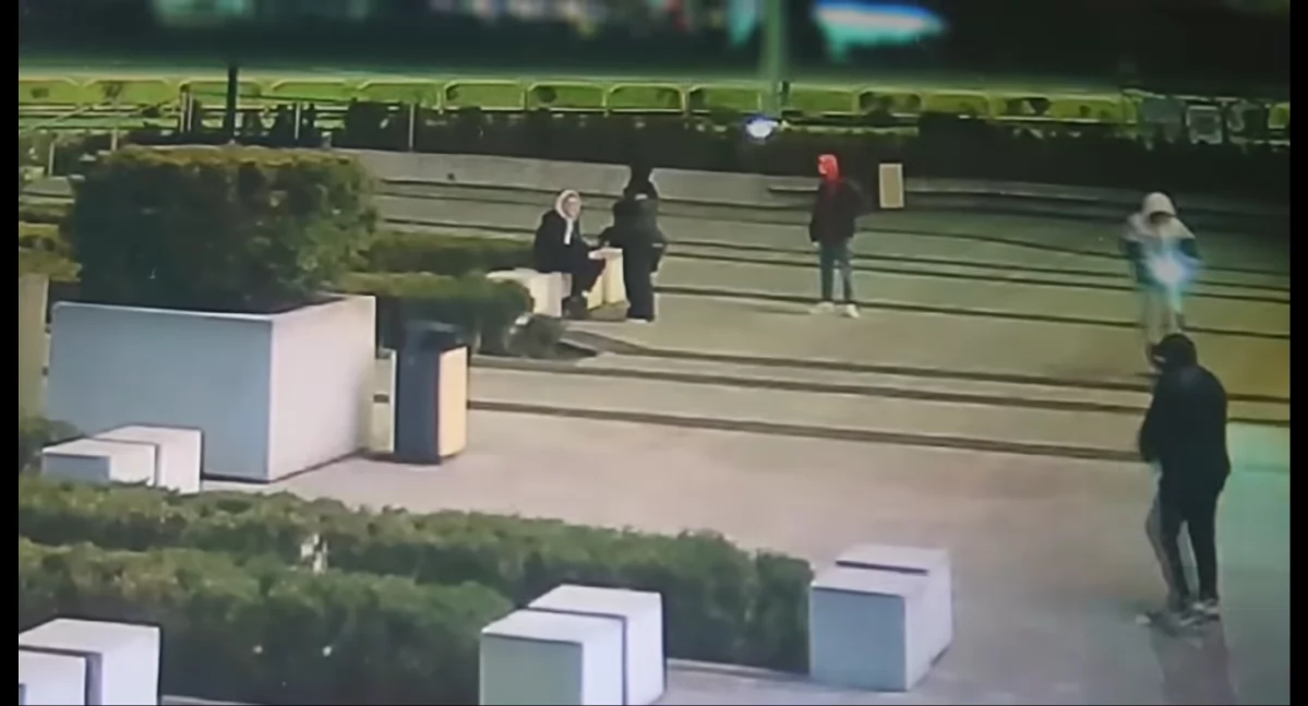 Strzały z pistoletów gazowych przy CH Ogrody