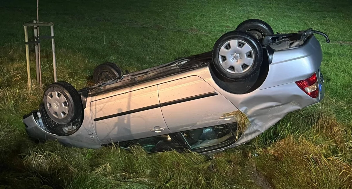 Stracił panowanie nad pojazdem i dachował