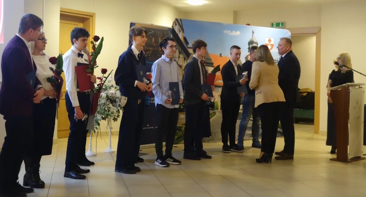 Wręczono stypendia najzdolniejszym uczniom