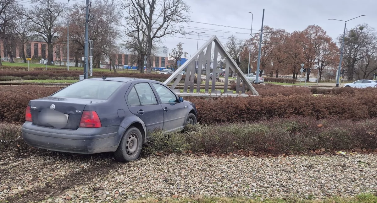 Pościg zakończył się na rondzie Zamech