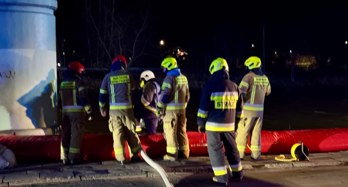 Służby zabezpieczają Elbląg przed cofką